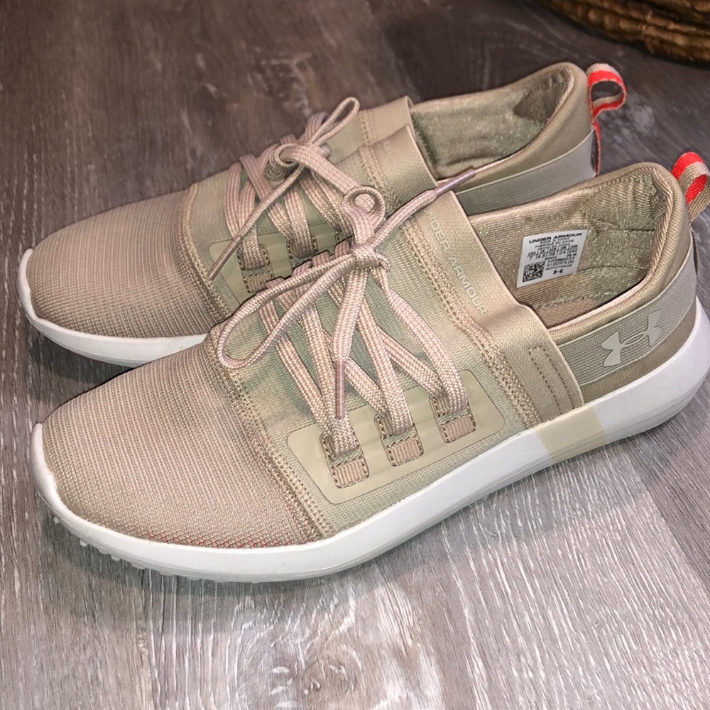 Under Armour Sneakers